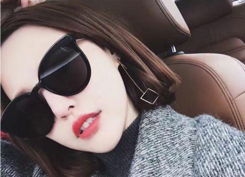 网红黑色墨镜是哪个牌子,探寻网红热爱的黑色墨镜品牌之谜