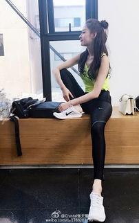 明星穿紧身裤曝光,身材曲线一览无余