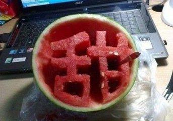 带你吃瓜奇葩摆摊,带你探访那些“带你吃瓜”的奇葩摆摊